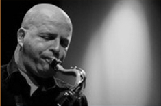 Jesse op saxofoon